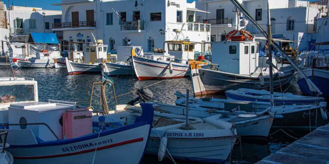 Paros, porto